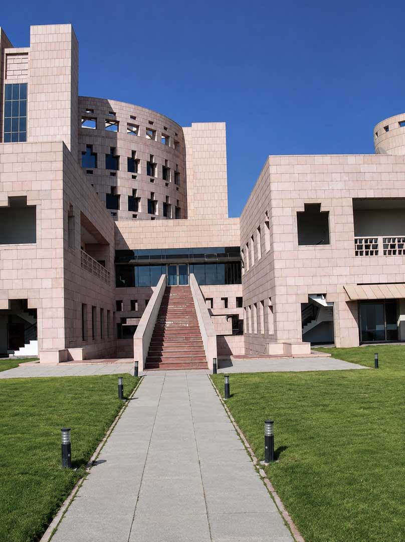ISB (Indian School of Business)