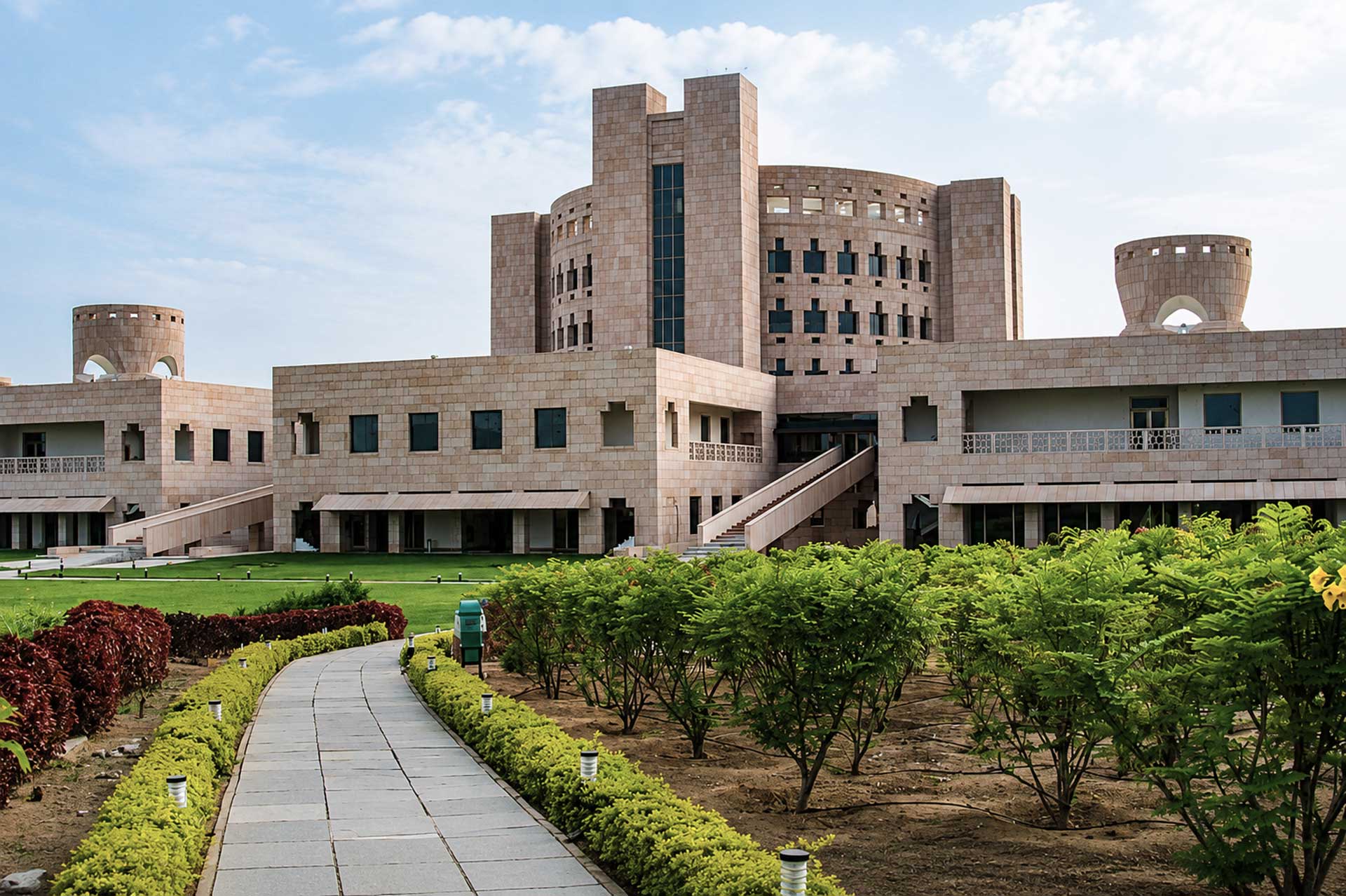 ISB (Indian School of Business)