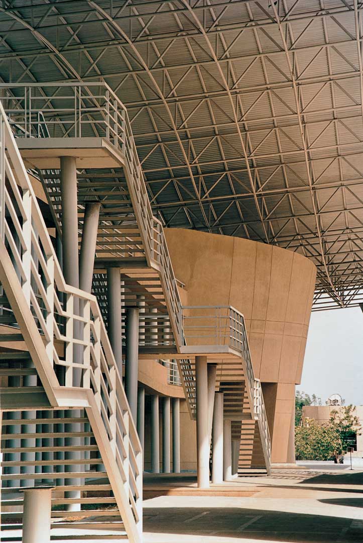 NIFT (National Institute of Fashion Technology)