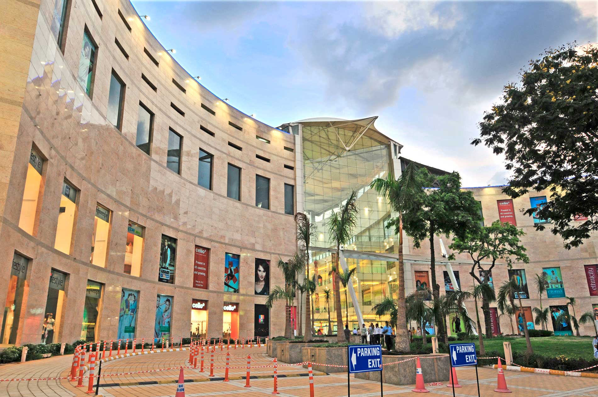 R City Mall